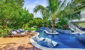 Canal Front with Dock, 9 beds, 8,5 baths on Anna Maria Island!